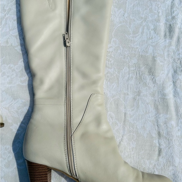 Beautiful new bone colored size 9 boots - Picture 2 of 5